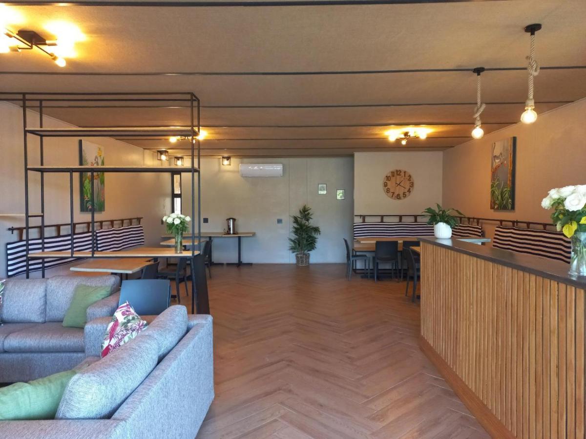 Le Bezz Guesthouse Баллито Экстерьер фото